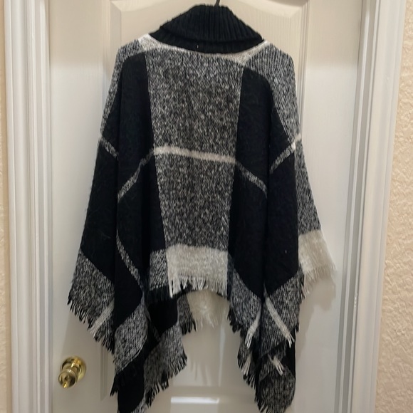NWT TURTLENECK PONCHO - Picture 2 of 3